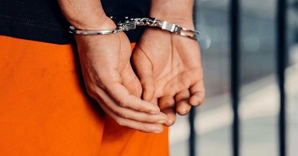 Illinois Quick Hits: Man charged with threatening ICE agents