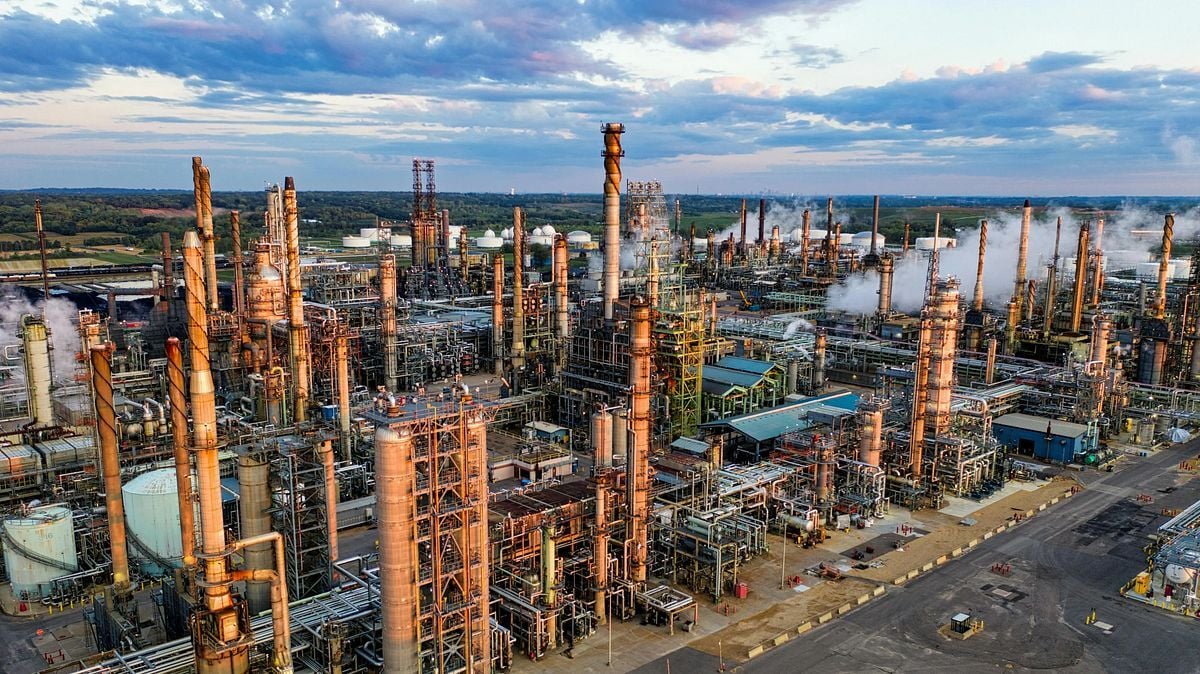 Trump floats USMCA exit; Midwest motorists, refineries could see hardship