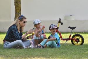 Feds to pay hundreds per child to American families; critics warn of economic fallout
