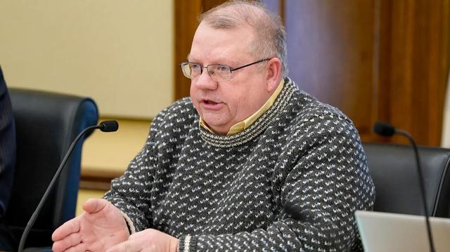 Minnesota lawmaker accused of fraud asks: What's an 'employee?'