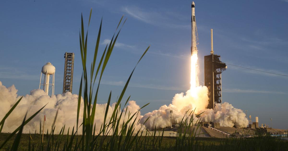 Senators file bipartisan bill to ease commercial space launch regulations