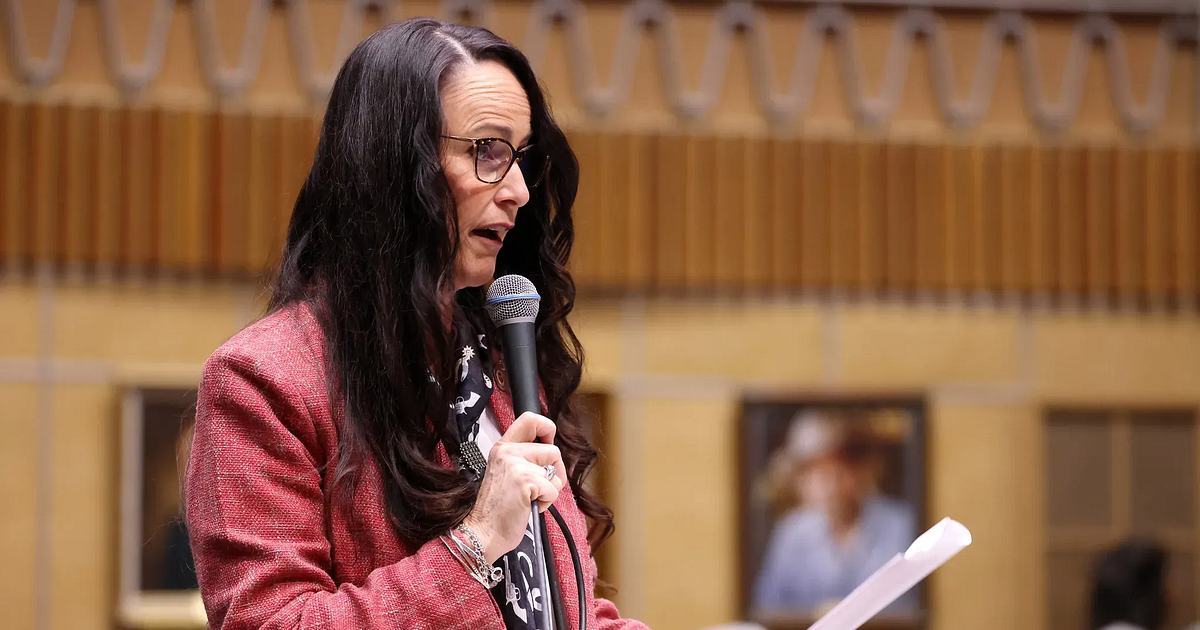 Arizona Senate OKs requirement to inform feds about illegal immigrants' release