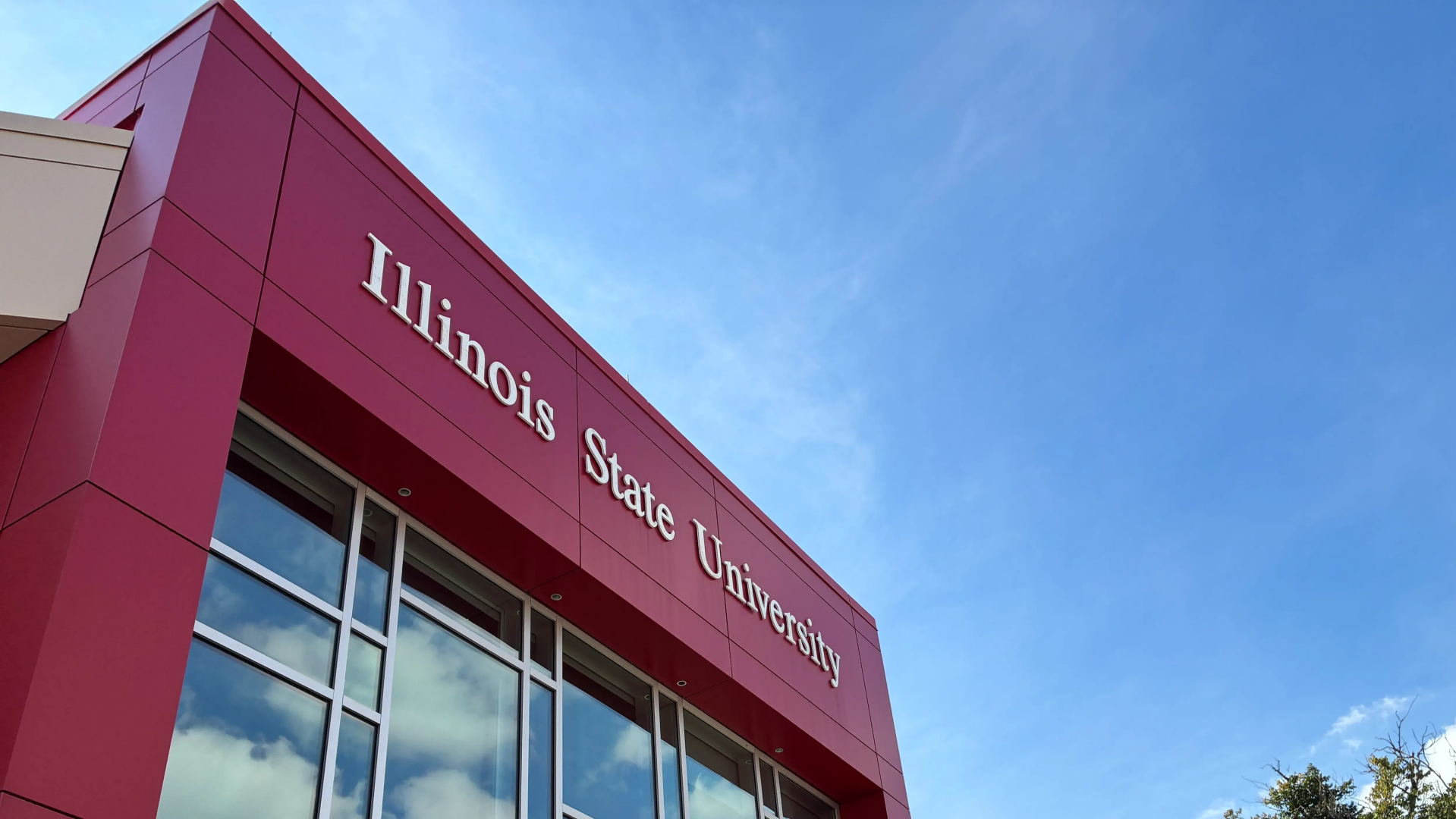 Illinois universities report modest enrollment shifts - Illinois