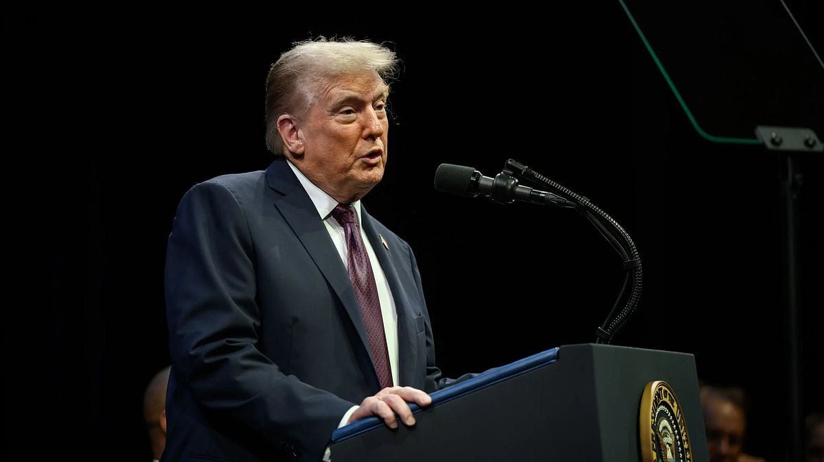 thecentersquare.com - Dan McCaleb - Trump says he will send ICE agents to airports if funding deal doesn't pass