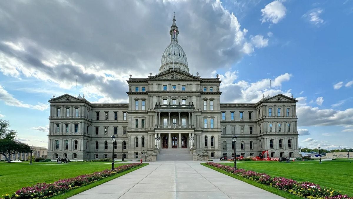 thecentersquare.com - Elyse S. Apel - EXCLUSIVE: Solar debate shifts to legislature, courts as tensions escalate