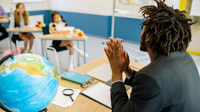 Abbott unveils education proposal to make schools more efficient
