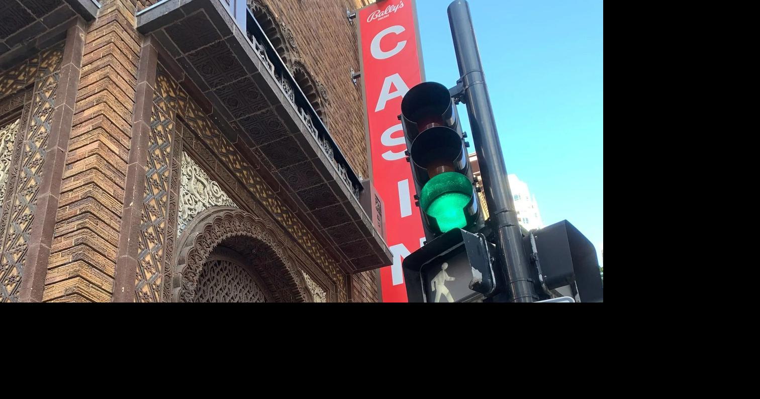 Chicago office vacancy rates worsen, card swipe numbers offer hope