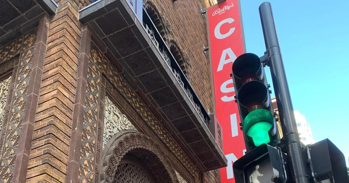 Chicago office vacancy rates worsen, card swipe numbers offer hope