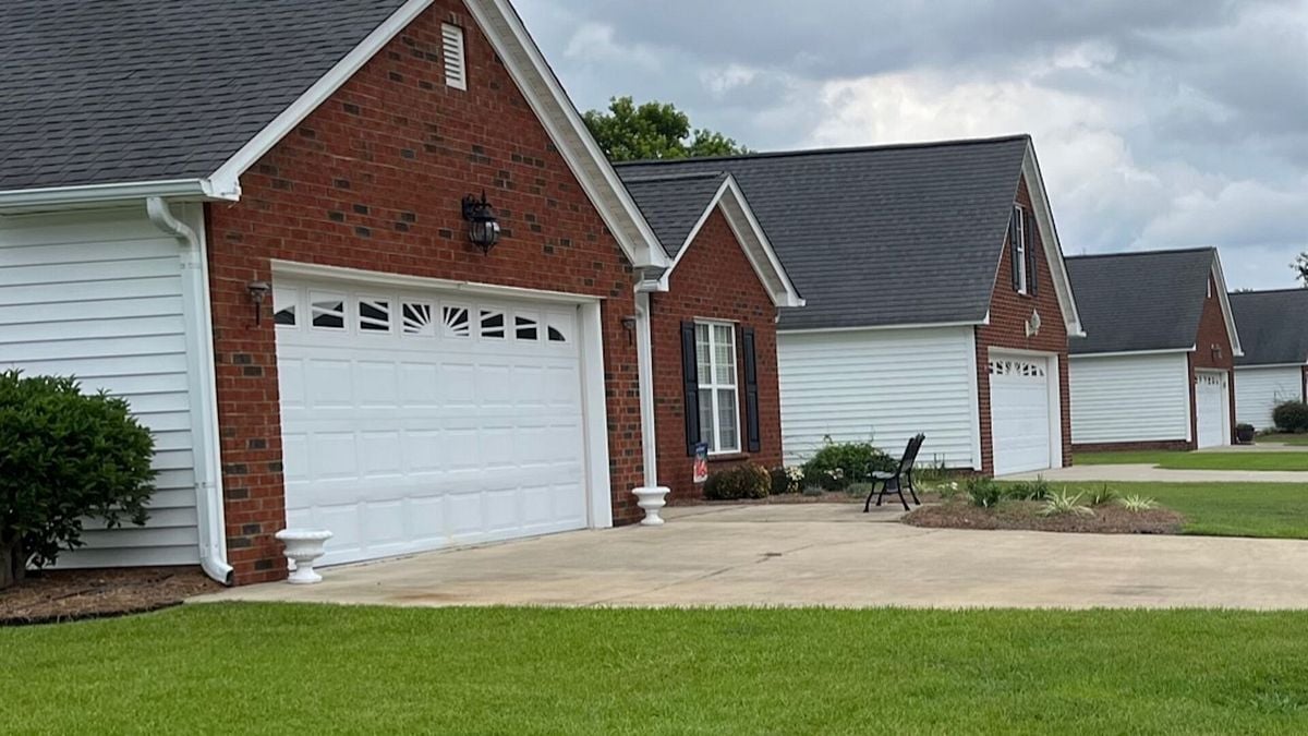 With mortgage rates rising, realtors slash sales forecast for year