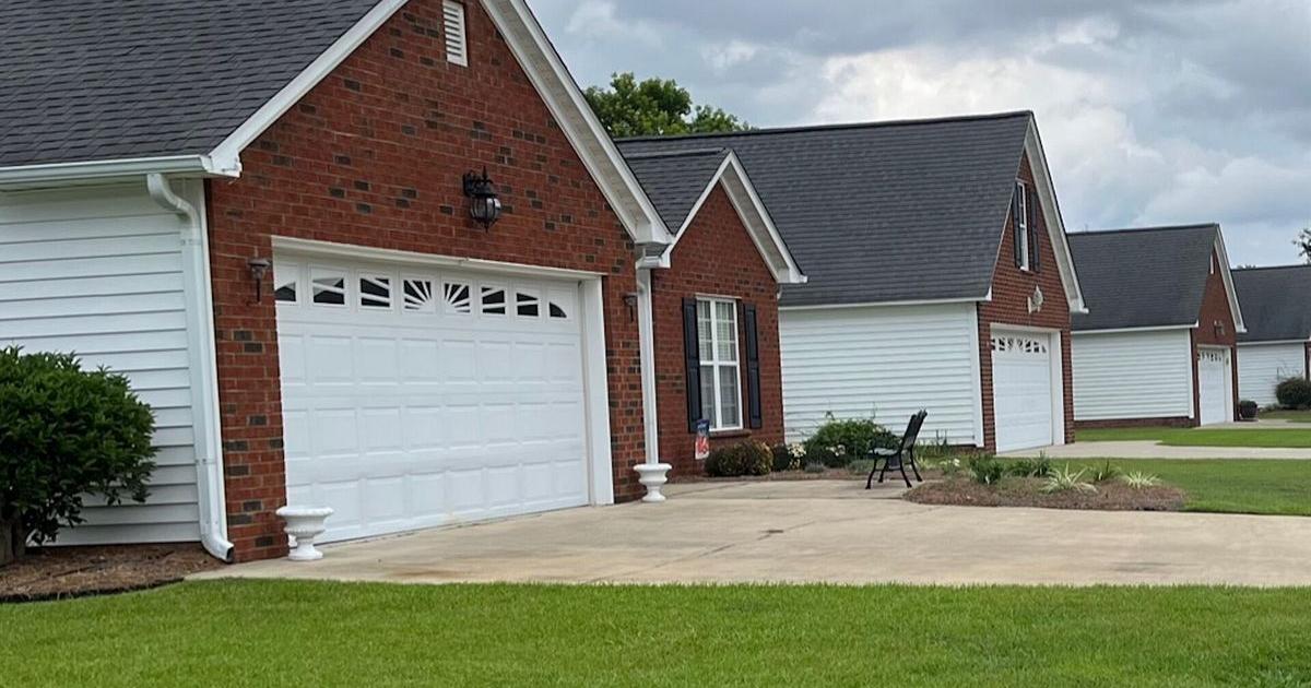 With mortgage rates rising, realtors slash sales forecast for year