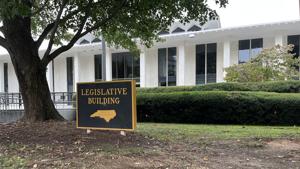 Majority leader resigns from Senate