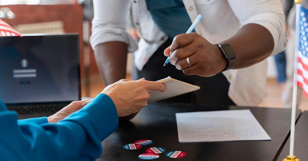 Parents sound alarm over Illinois high school voter registration bill