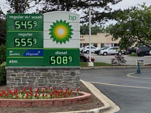 Illinoisans still traveling this Independence Day, despite soaring gas prices