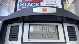 U.S. gas prices at 4-year high as oil exports hit new record