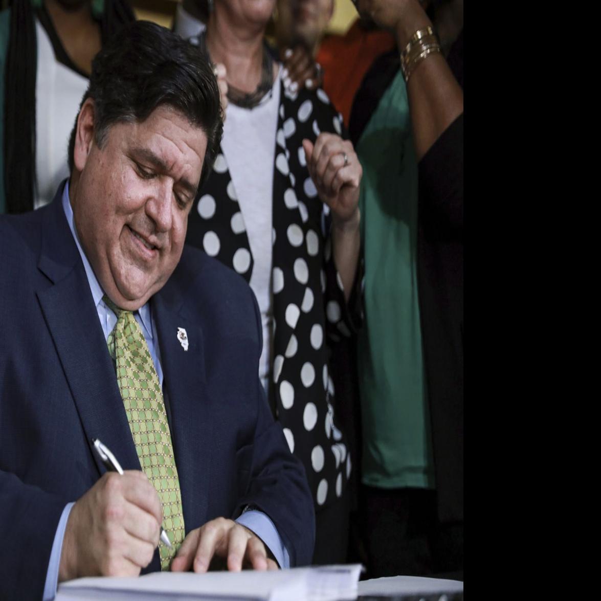 Pritzker expands state license plate options to include Chicago