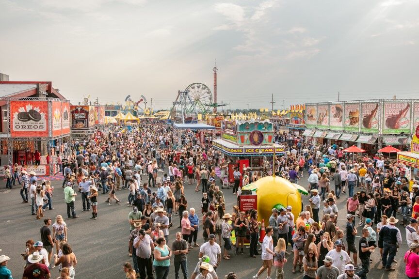 Large Crowds Fill the Midway at Frontier Park | News | thecheyennepost.com