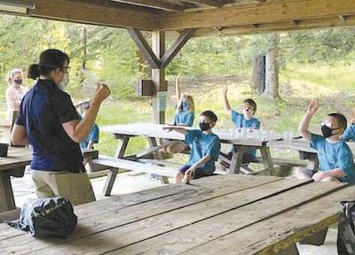 Students study nature 0621