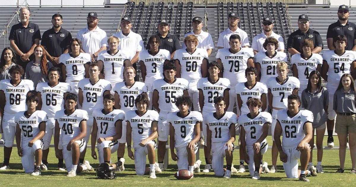 2022 Comanche Indians varsity football squad and staff Comanche ISD