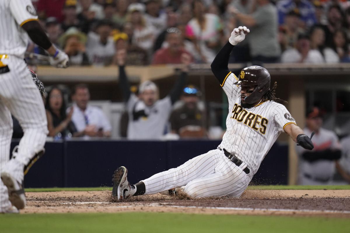 Juan Soto hits 2 long home runs in the Padres' 5-4 victory over the Tigers