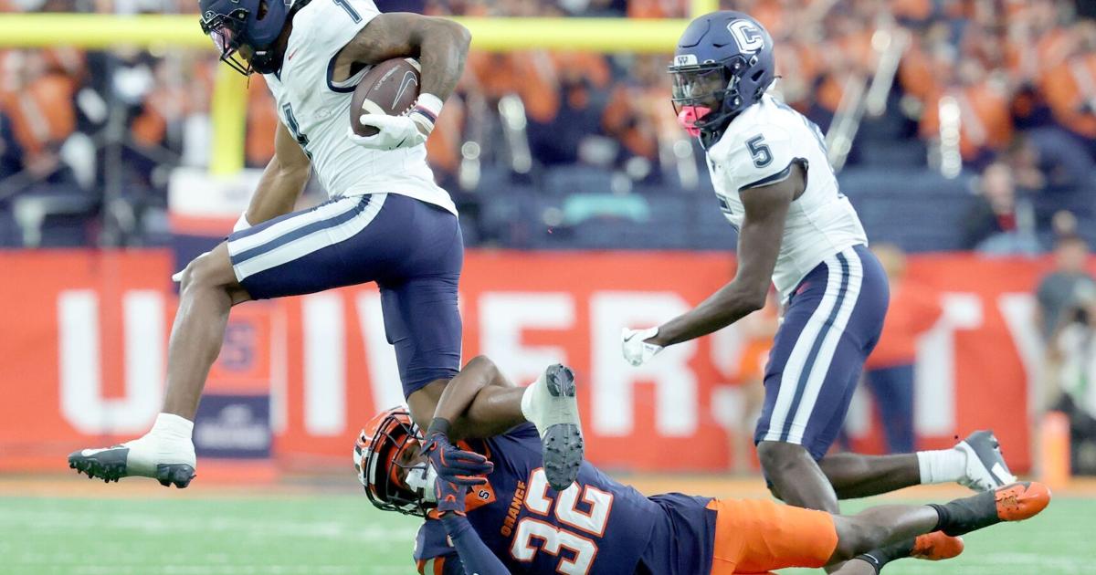 US-NEWS-TIMING-IS-EVERYTHING-SYRACUSE-FOOTBALL-9-SMG.jpg