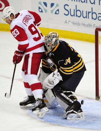 Sabres withstand Red Wings' rally, win in shootout
