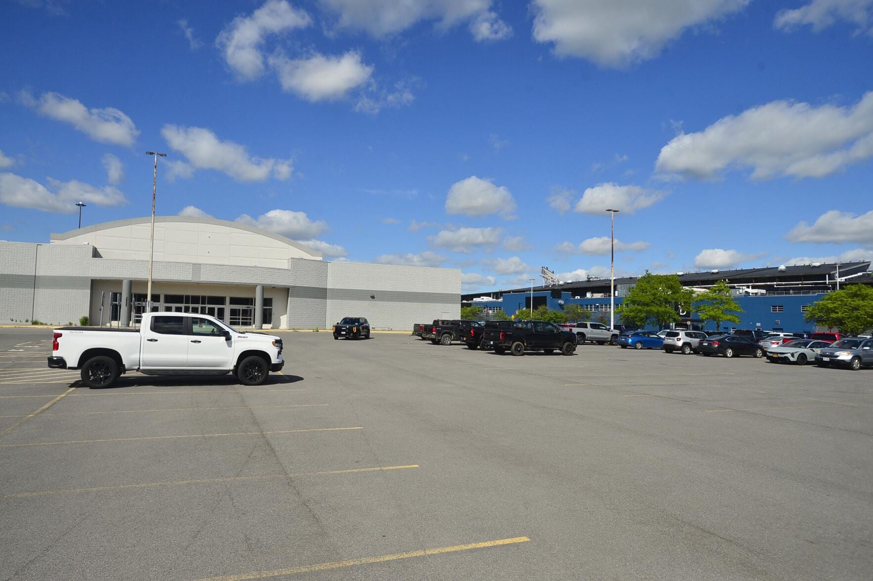 Batavia Downs' directors looking across the street for hotel/event center expansion