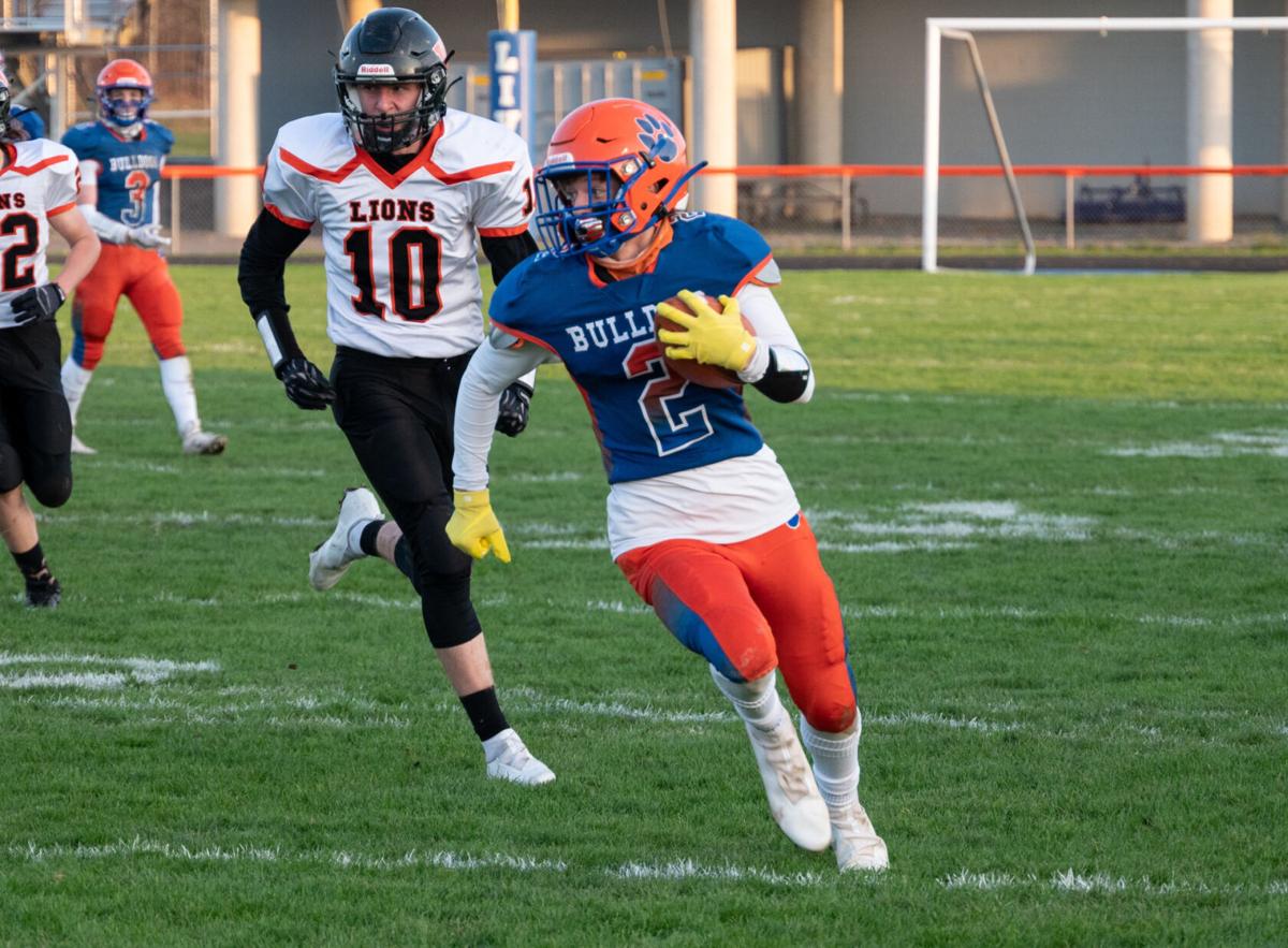 H.S. FOOTBALL Undefeated Livonia puts a thumping on Wellsville, 566