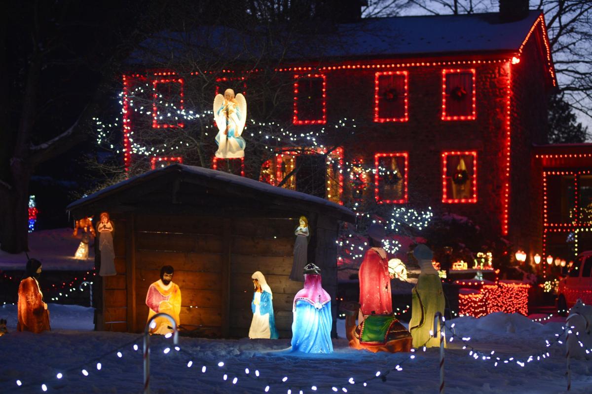 Fargo Rd Christmas Lights 2022 Disalvos' Lights Draw Big Crowds | News | Thedailynewsonline.com