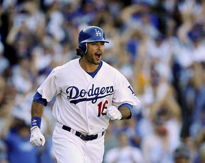 Holliday's Error in Left Leads to Dodgers' Win in Game 2 - The New