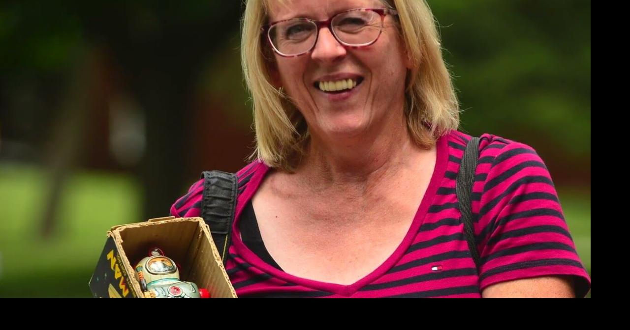 Antiques Roadshow at the Genesee County Village & Museum.