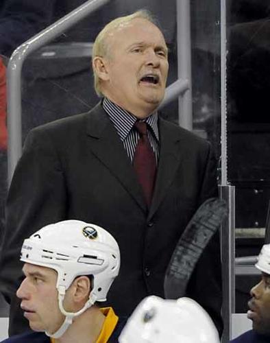 Lindy Ruff forecasts better days for youthful Sabres, compares