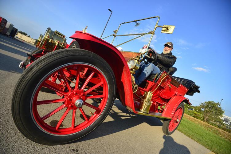 (WATCH) Out for a drive: Antique cars descend on GLOW region | Top
