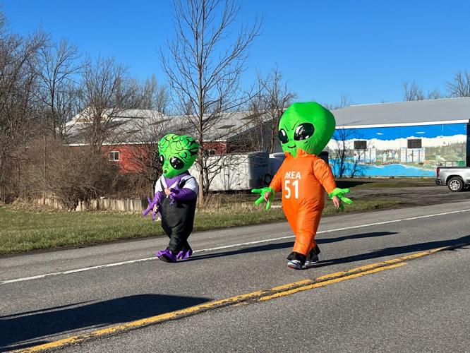 Alien-themed parade visits Corfu | News | thedailynewsonline.com