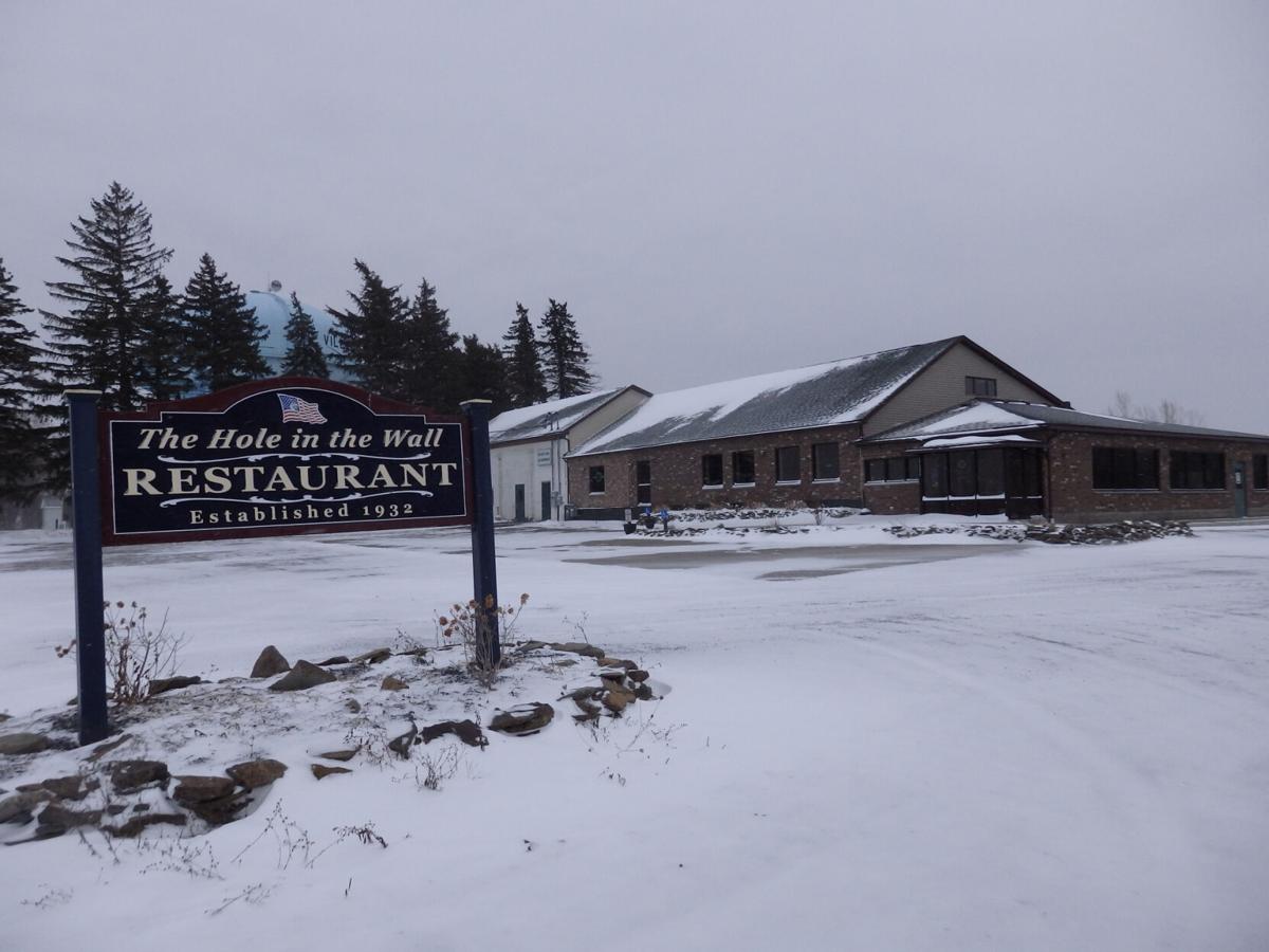 Pandemic pressures Perry’s iconic ‘Hole in the Wall’ dining goes on