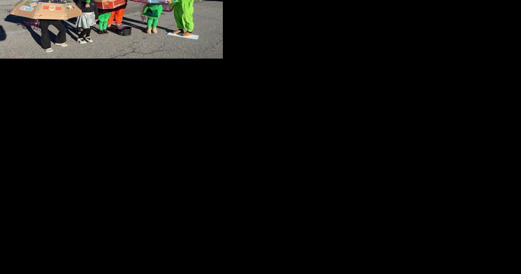 Alien-themed parade visits Corfu - Vimarsana News