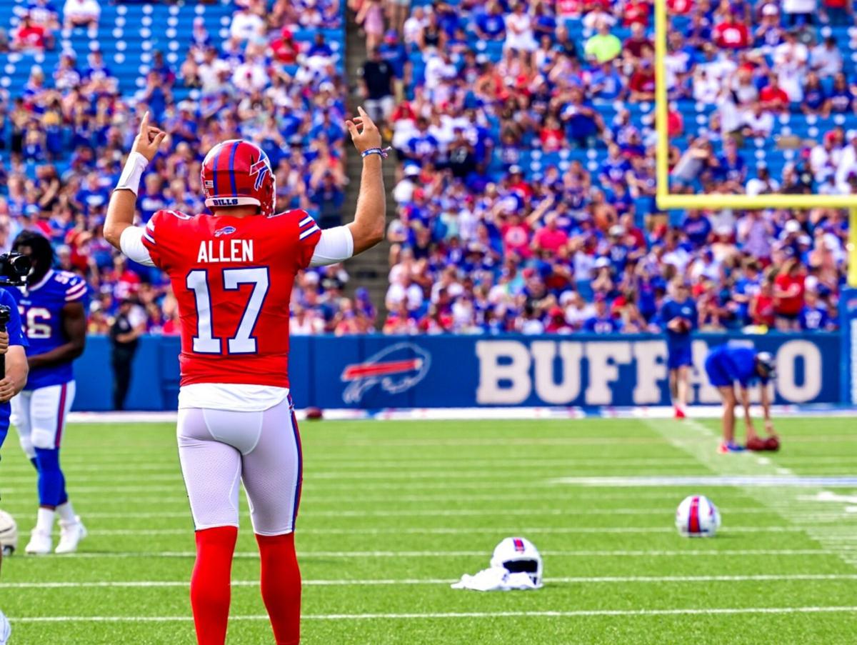 Best photos from the Return of the Blue & Red Bills practice