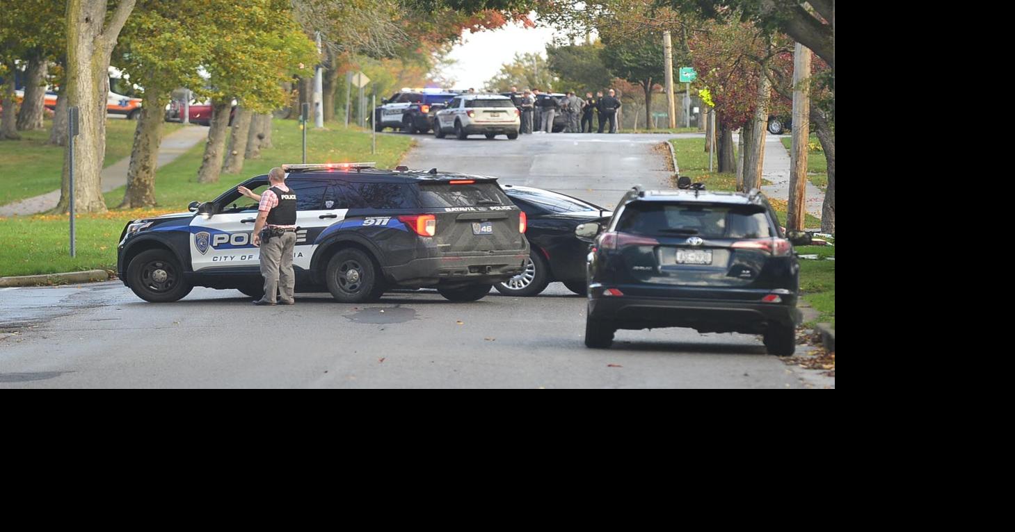 Robbery suspect captured after chase and crash in city