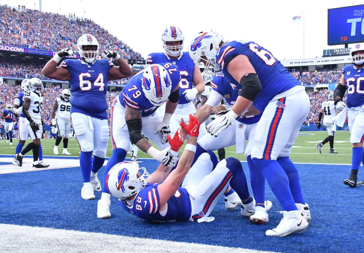 Allen, Bills bounce back with blowout win over Raiders