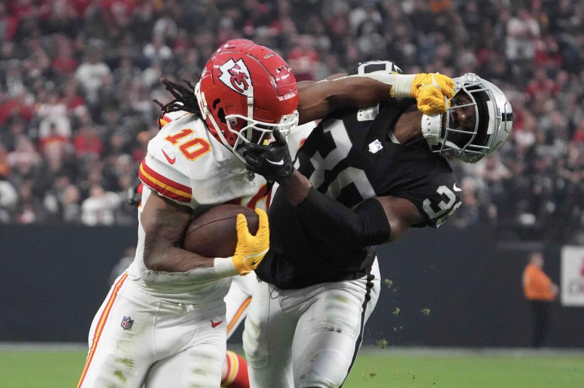 Kansas City Chiefs clinch No 1 seed in AFC with 31-13 win over Las Vegas  Raiders in regular-season finale, NFL News