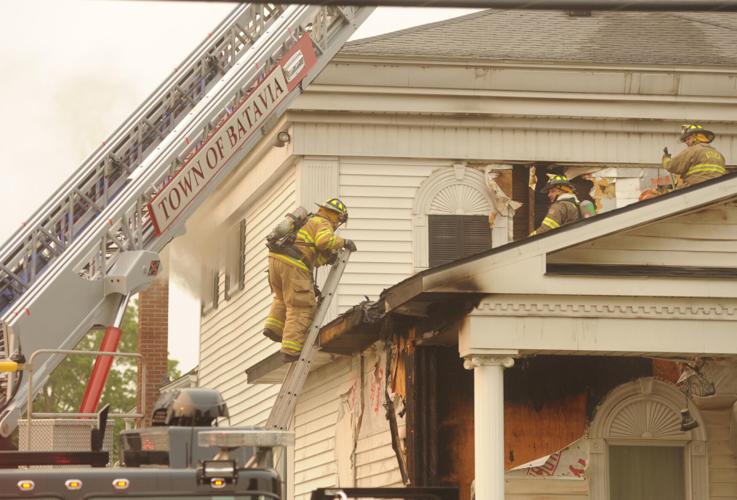 (UPDATE) WATCH Fire departments work to extinguish Marley Funeral Home
