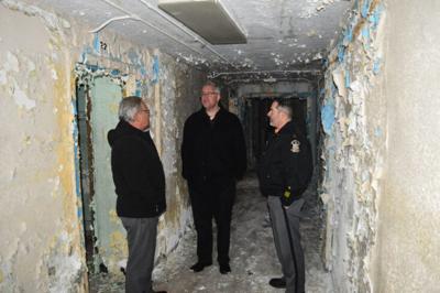 N.Y. urged to pay tax on closed prisons