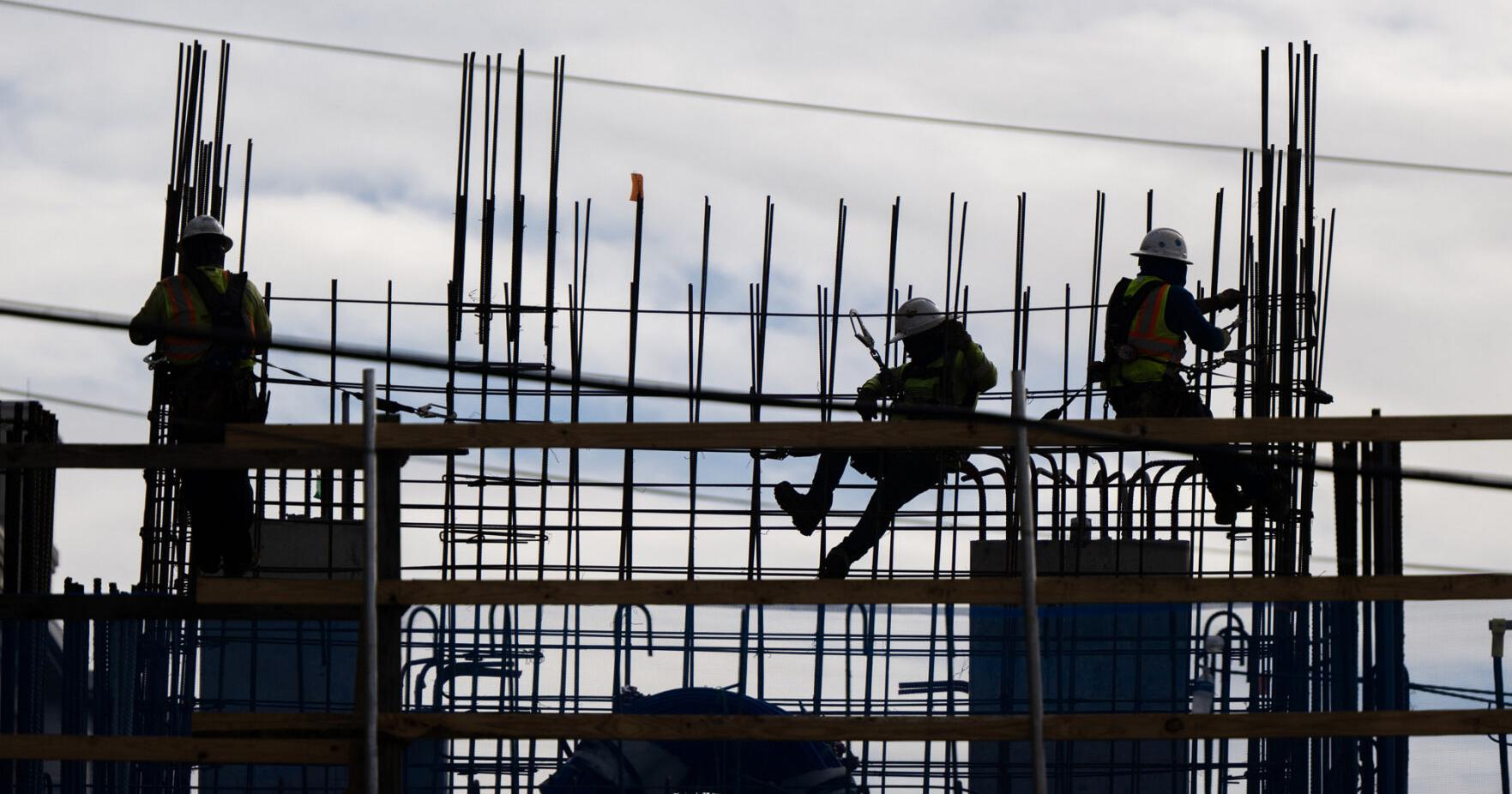 Workers at risk: Many states decline to require water breaks for outdoor workers in extreme heat - Vimarsana News