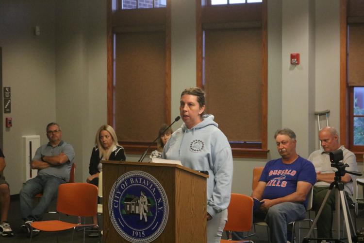 Farm animals Most residents at hearing support restrictions in city