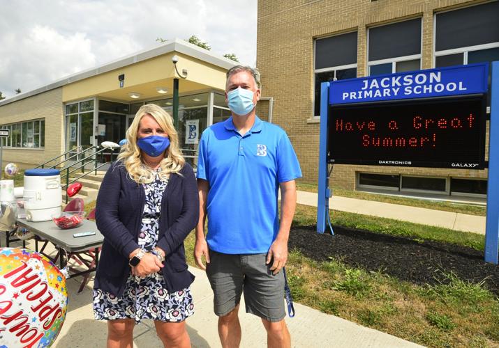 WATCH Jackson Primary students enjoy Popsicles with Principals Top