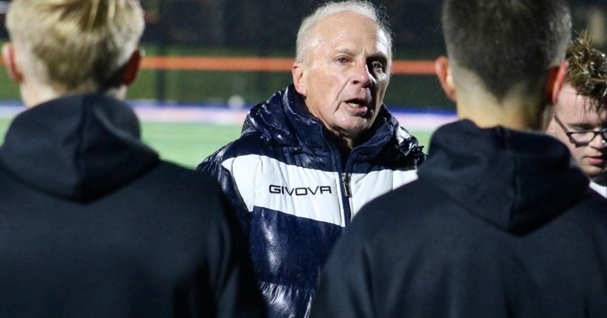 Coaching legend Ray Maxwell retires after illustrious career at Livonia ...