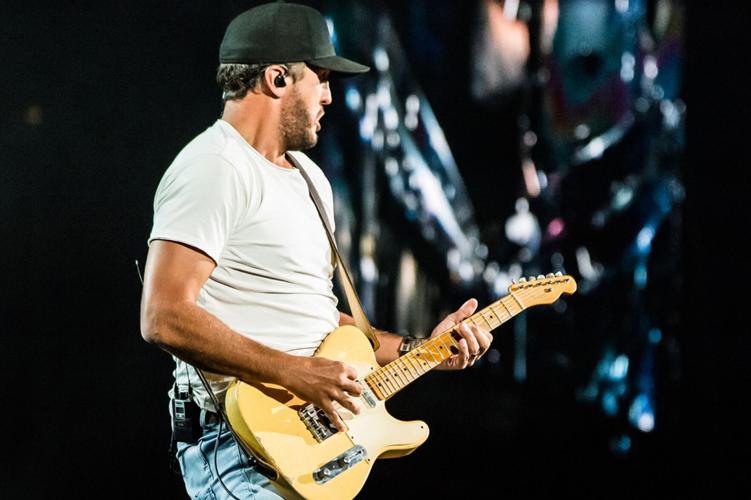 PHOTO GALLERY Luke Bryan plays Darien Lake Lifestyles