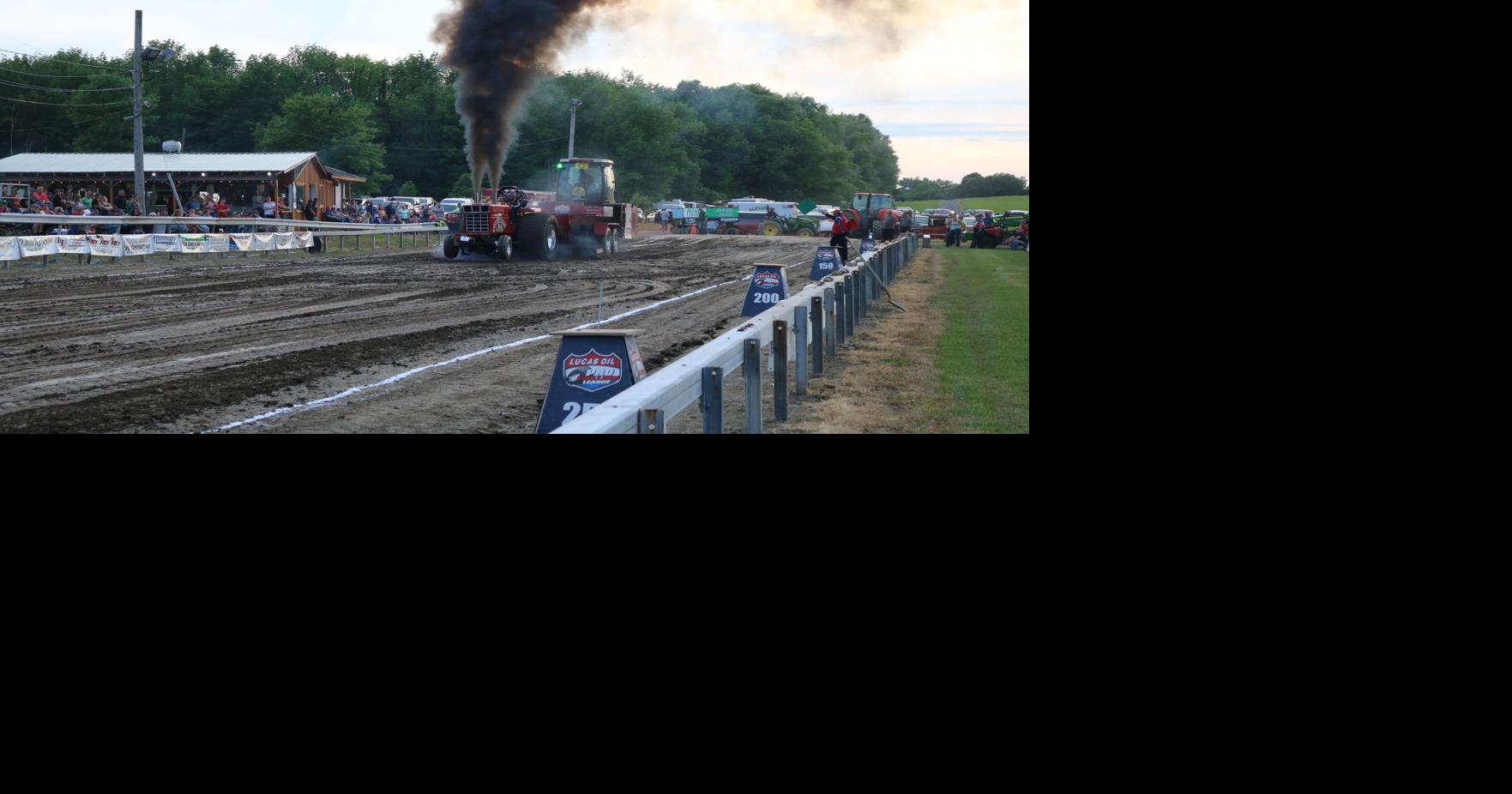 Alexander tractor pull pulls in crowd News