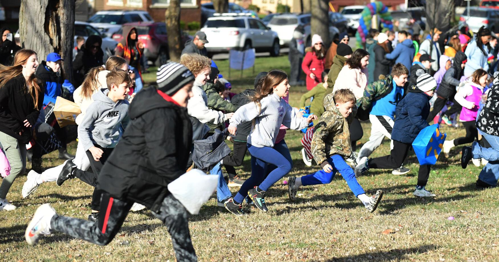 Candy, baskets and eggs: Children crowd park for Kiwanis Egg Hunt - Vimarsana News