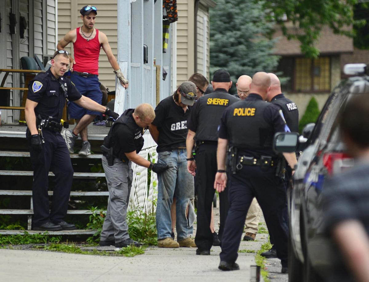 Standoff Ends With Jail For Batavia Man News Thedailynewsonline Com