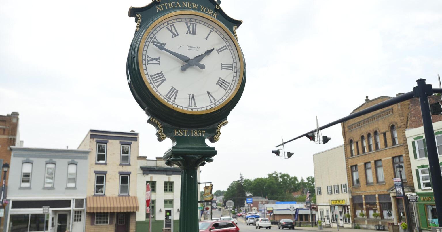Attica clock a memorial to founders of Hans Moeller Jewelers - Vimarsana News